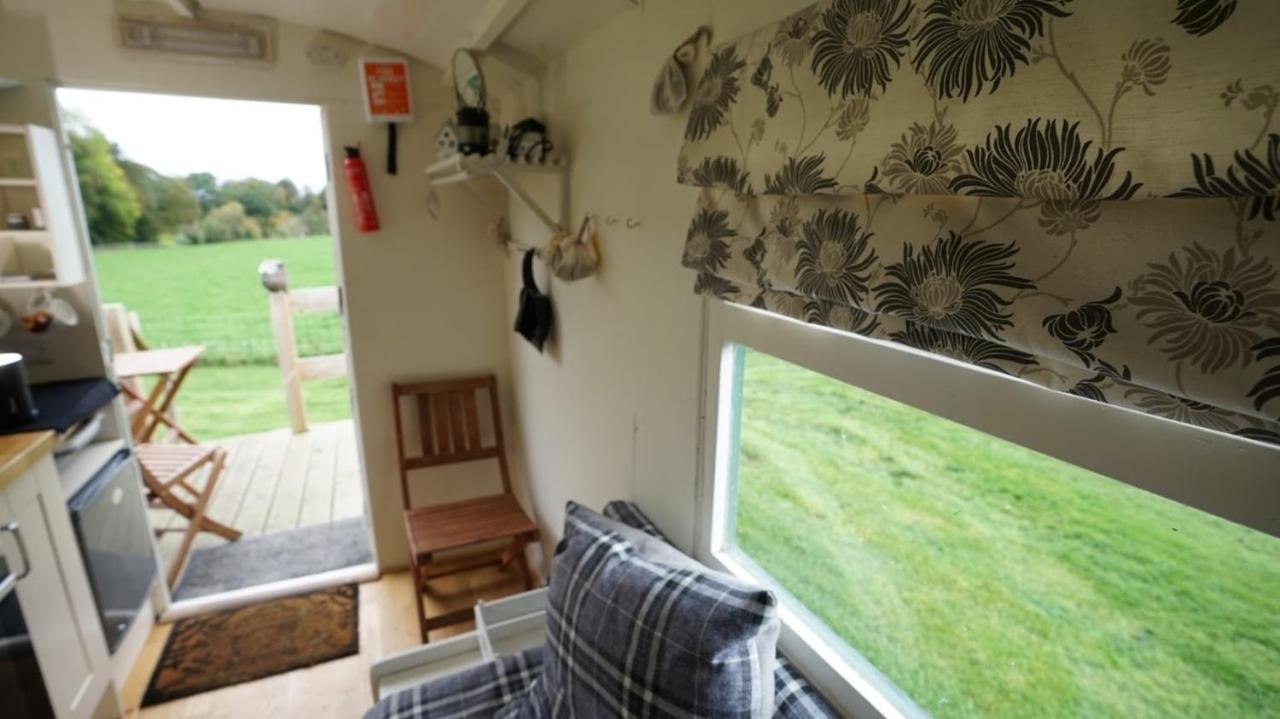 Shepherd'S Hut Westcote Villa Hawick Exterior photo